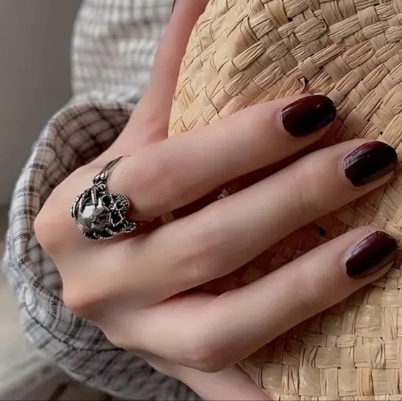 Skull head ring - Picture 3 of 5